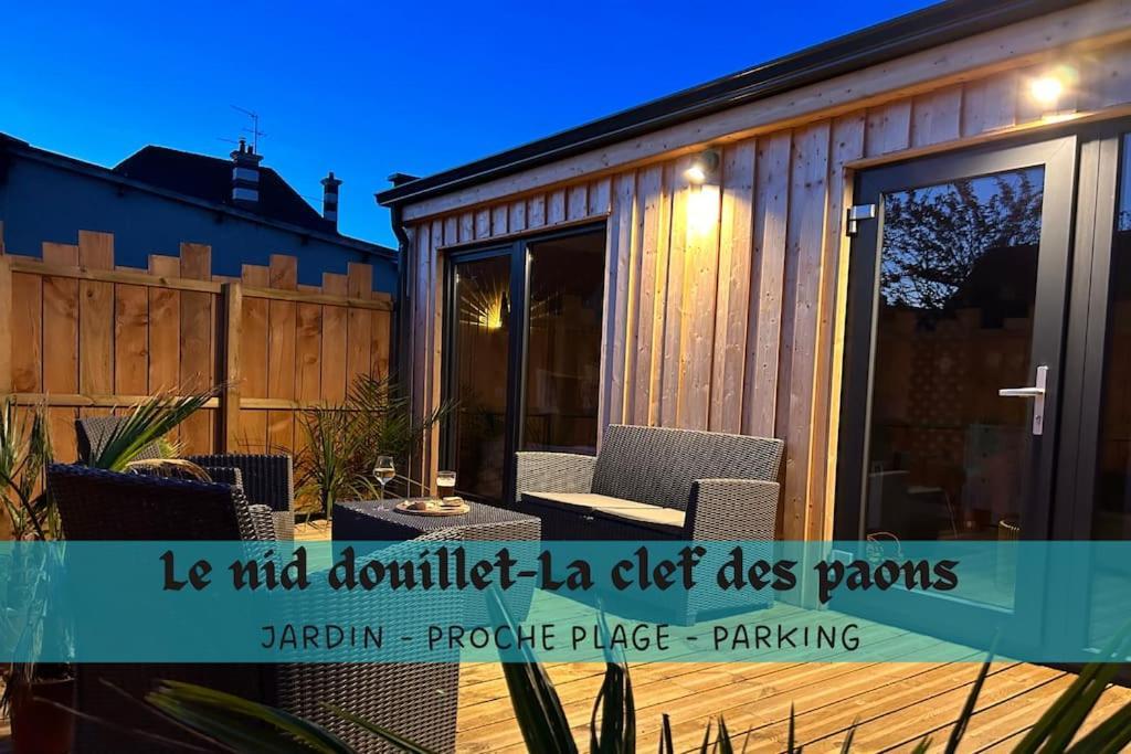 Le Nid Douillet Proche De La Mer. La Clef Des Paons *